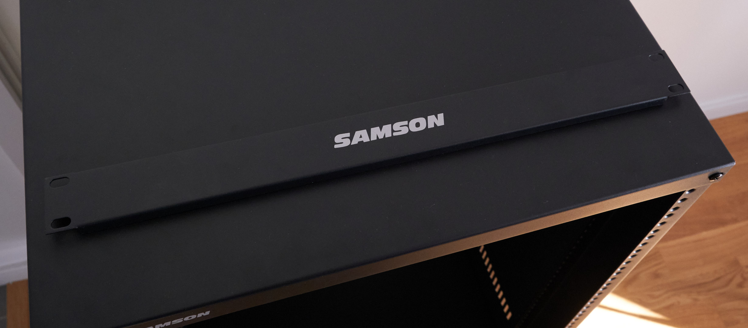 A picture showing the blank cover included with the Samson SRK16